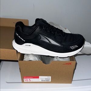 Altra Men's Black and White Athletic Shoes- Paradigm 6- new in box